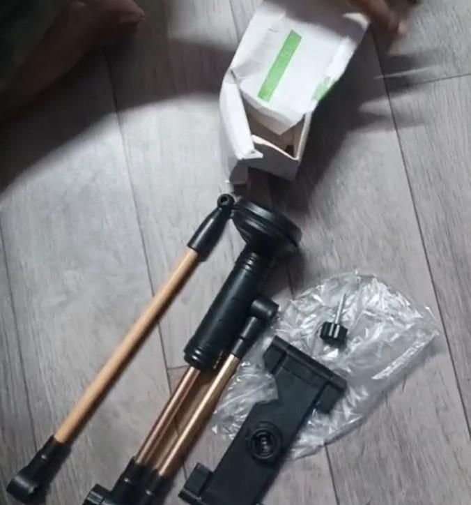 Mobile Phone & Tablet Stand-Flexible Clip